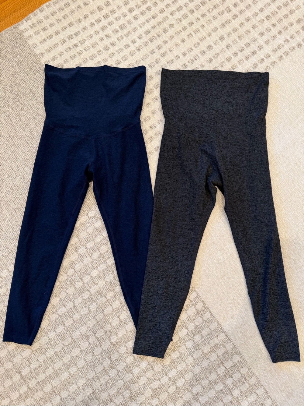 Set of 2 Beyond the Bump Capri Maternity Legging, size L, navy and grey